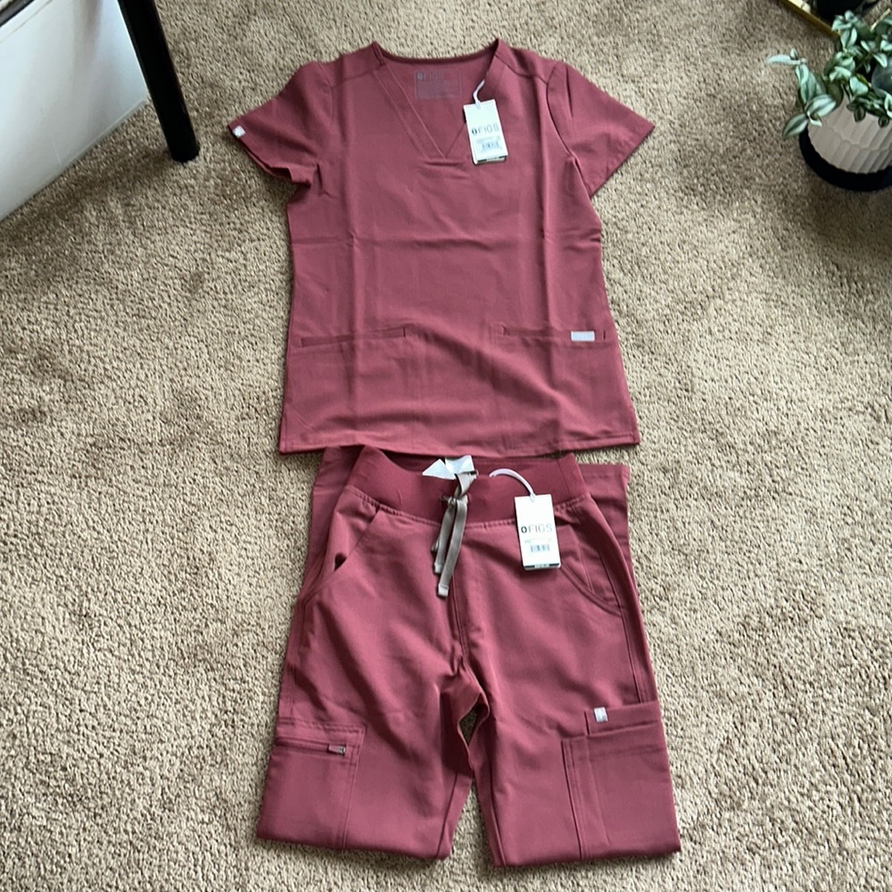 Figs Three-Pocket Scrub Top & Yola 2.0 High Waisted Pants Set